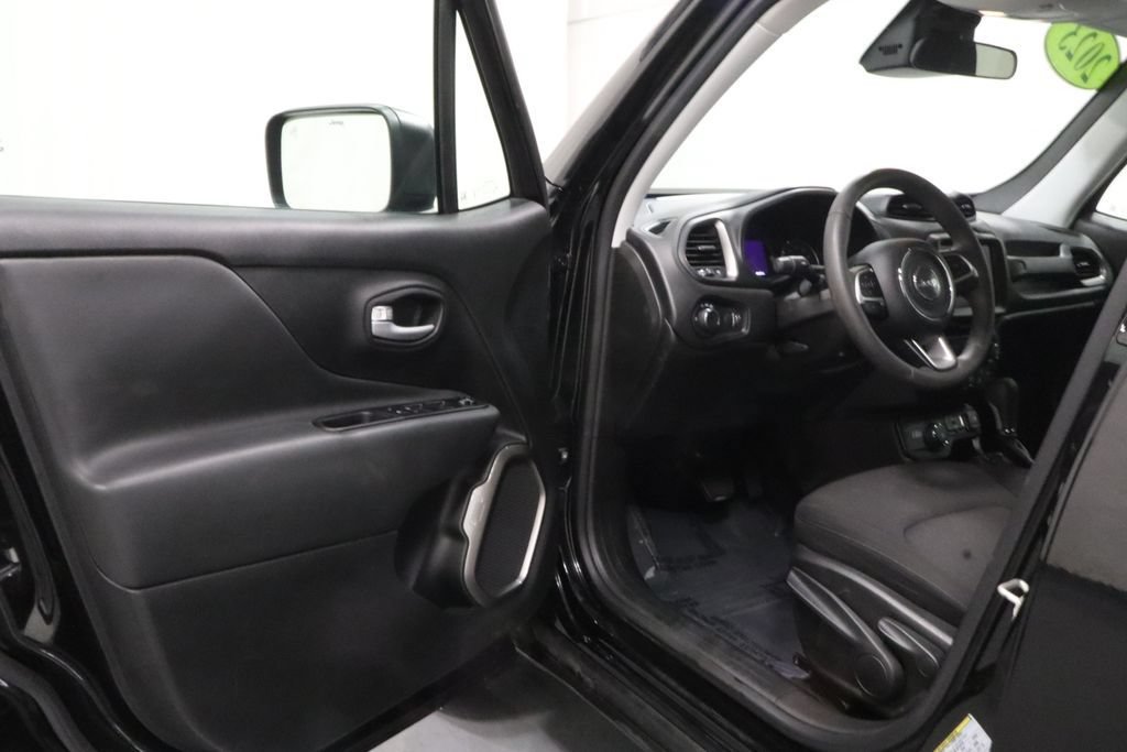 Certified 2023 Jeep Renegade Latitude AWD/4WD image 10