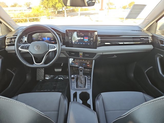 Used 2025 Volkswagen Jetta SE FWD image 17