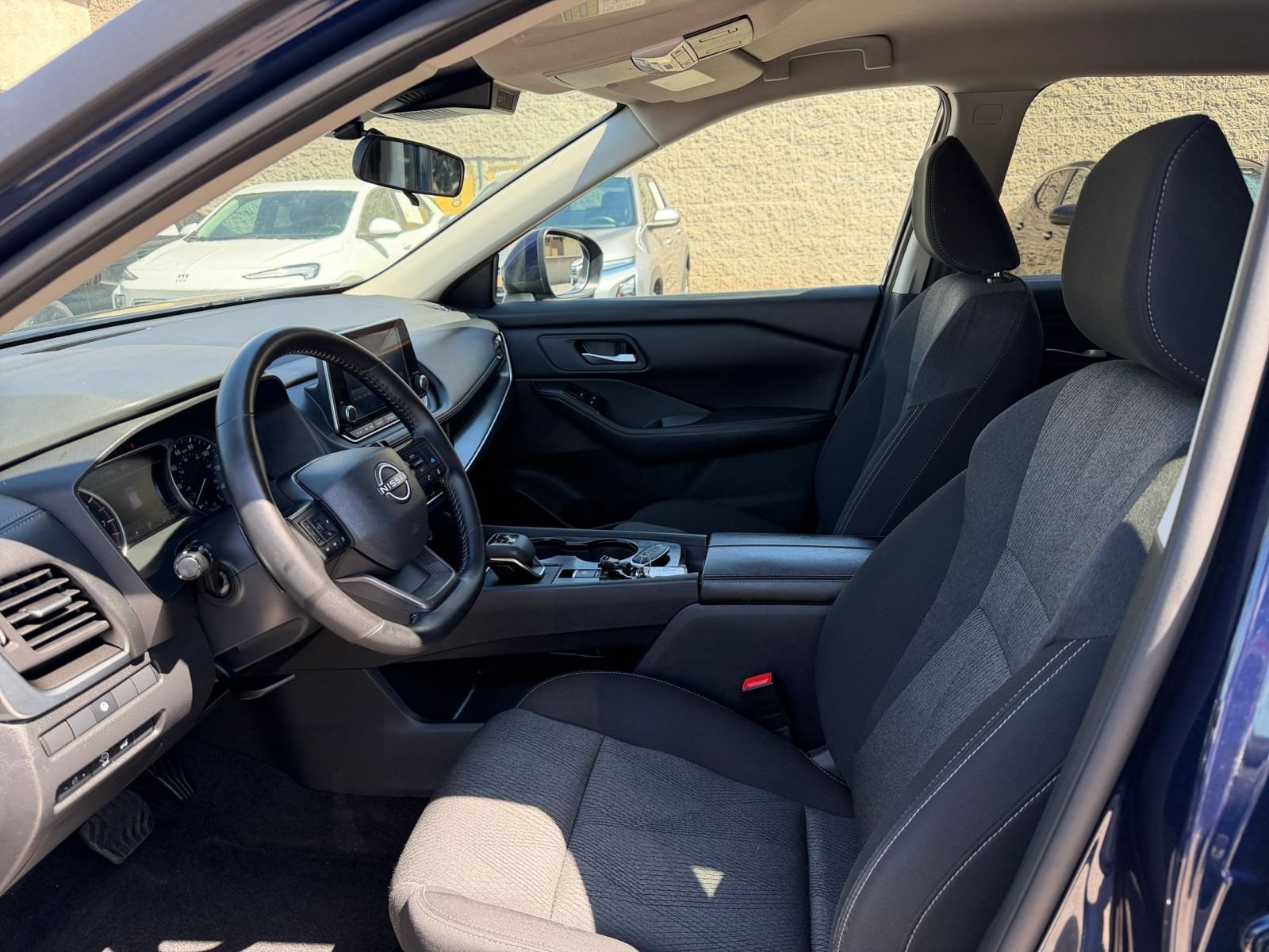 Used 2025 Nissan Rogue SV FWD image 29