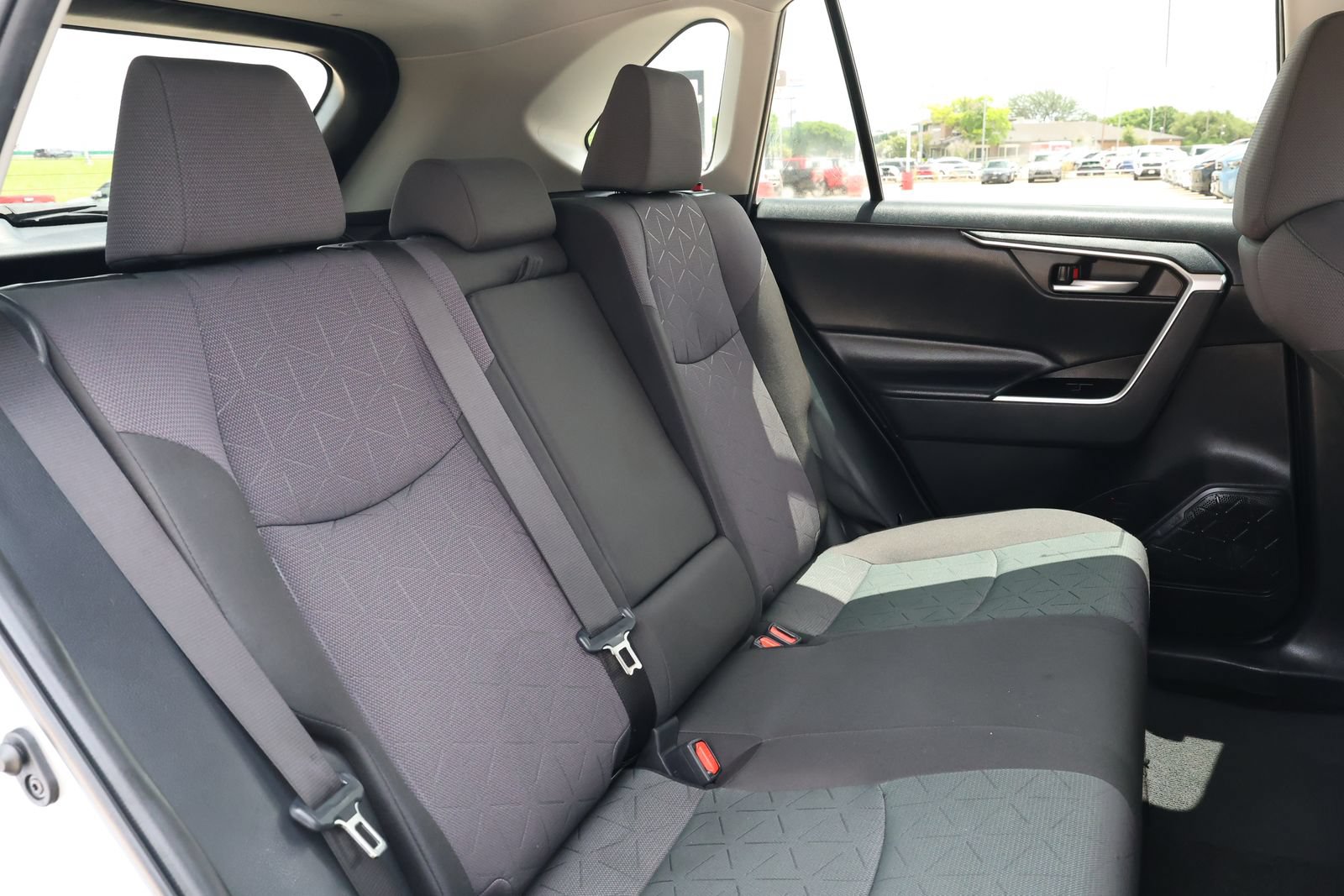 Used 2024 Toyota RAV4 XLE FWD image 31