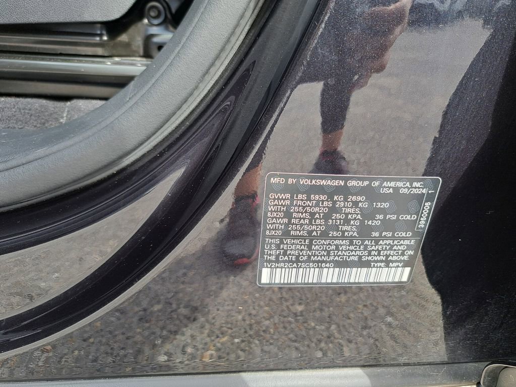 Used 2025 Volkswagen Atlas SE image 27