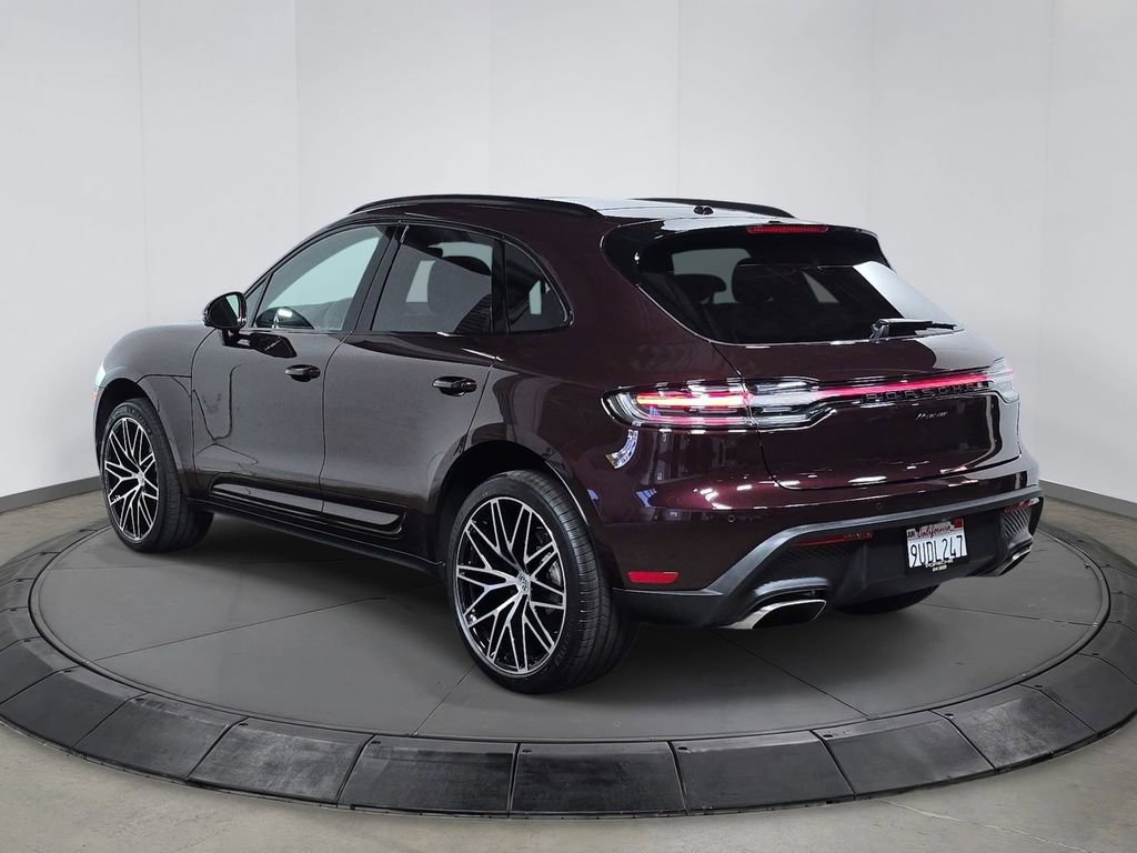 Certified 2025 Porsche Macan image 3