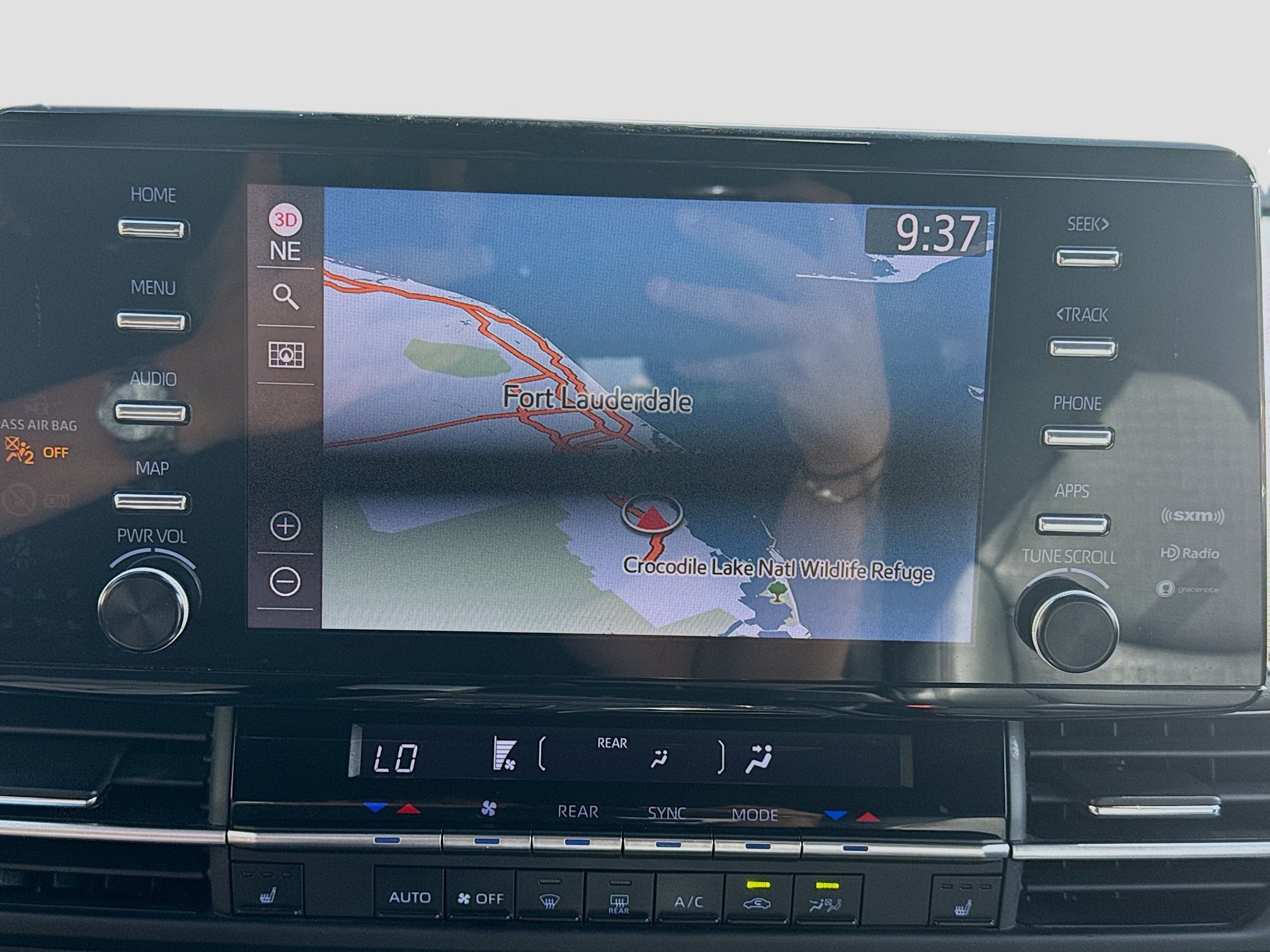 Used 2022 Toyota Sienna XSE FWD image 13