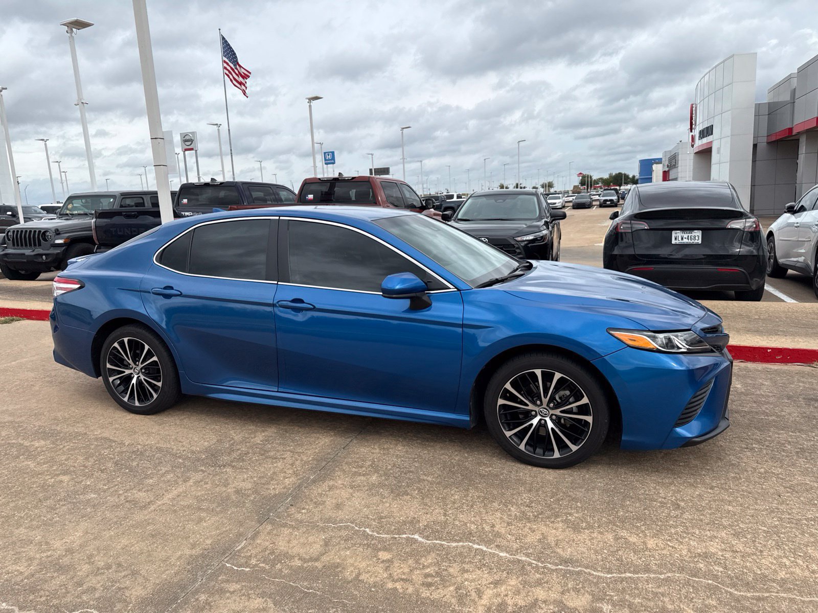 Used 2020 Toyota Camry SE FWD image 12