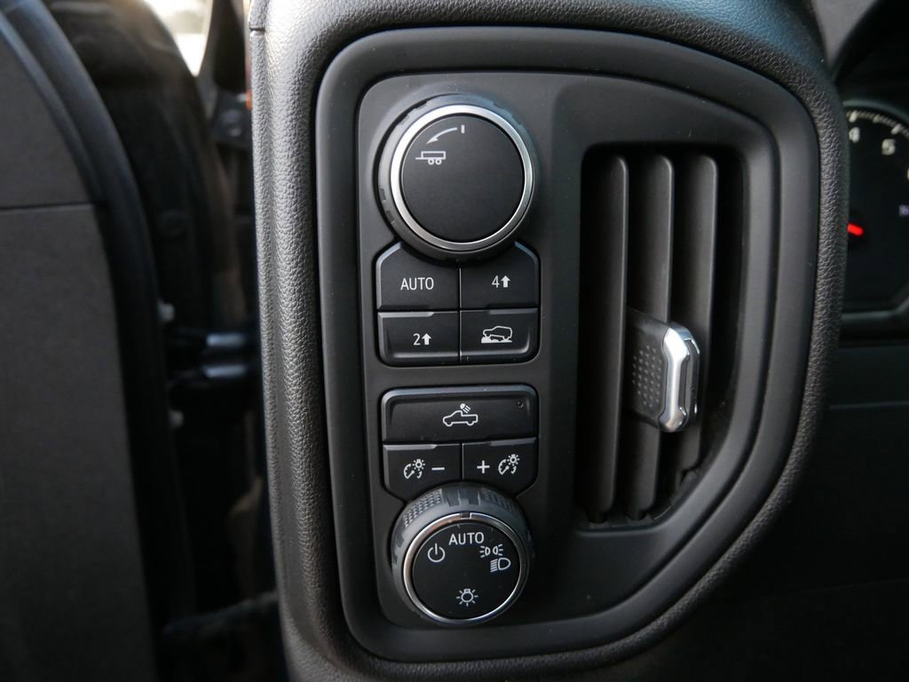 Used 2020 Chevrolet Silverado 1500 Custom w/ Custom Convenience Package image 12