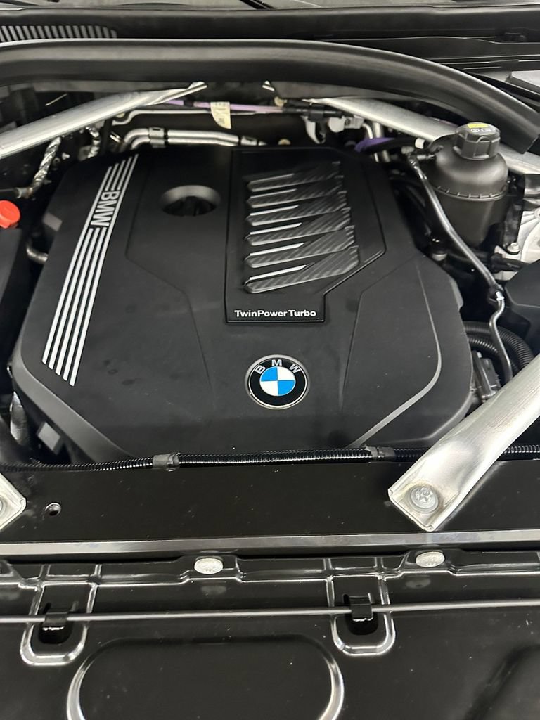 Used 2022 BMW X5 xDrive40i w/ M Sport Package AWD/4WD image 7