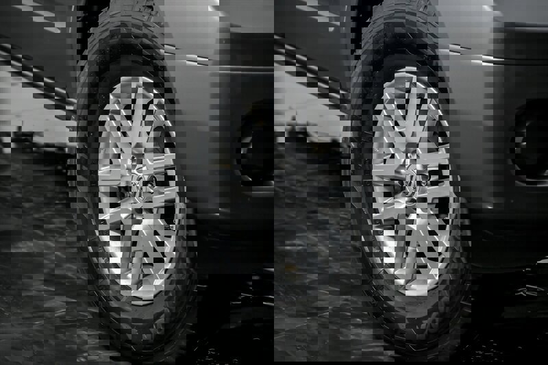 Used 2019 Nissan Frontier SV image 3