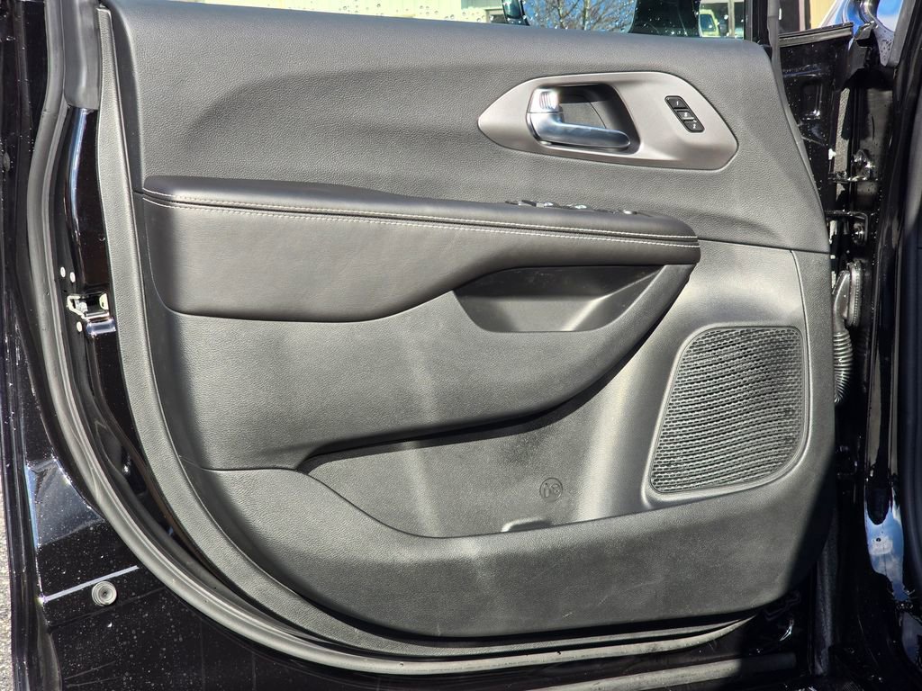 New 2026 Chrysler Pacifica Select image 35