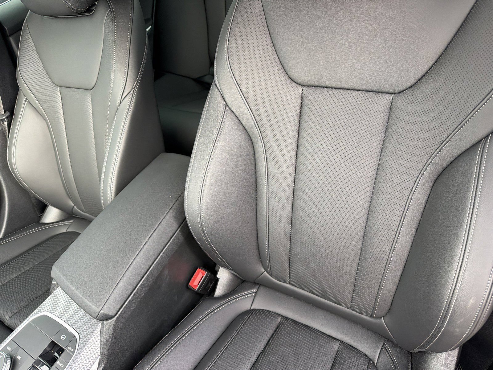 New 2025 BMW 330i Sedan w/ Convenience Package RWD image 20