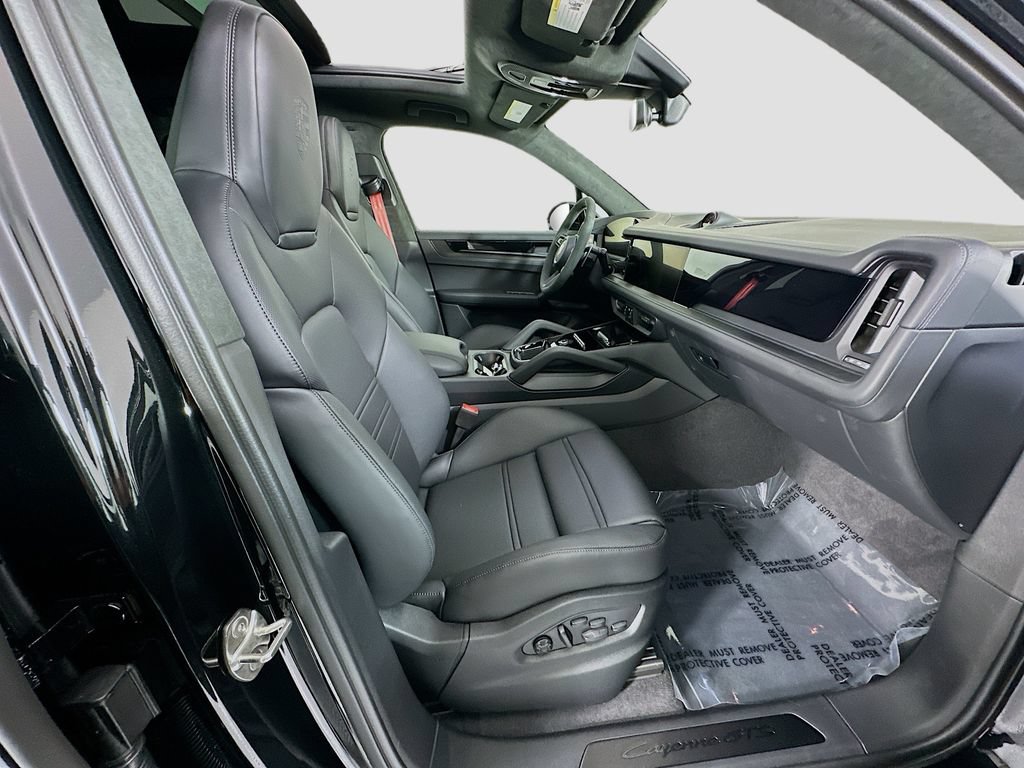 New 2026 Porsche Cayenne GTS AWD/4WD image 30