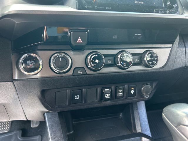 Used 2018 Toyota Tacoma TRD Sport AWD/4WD image 33