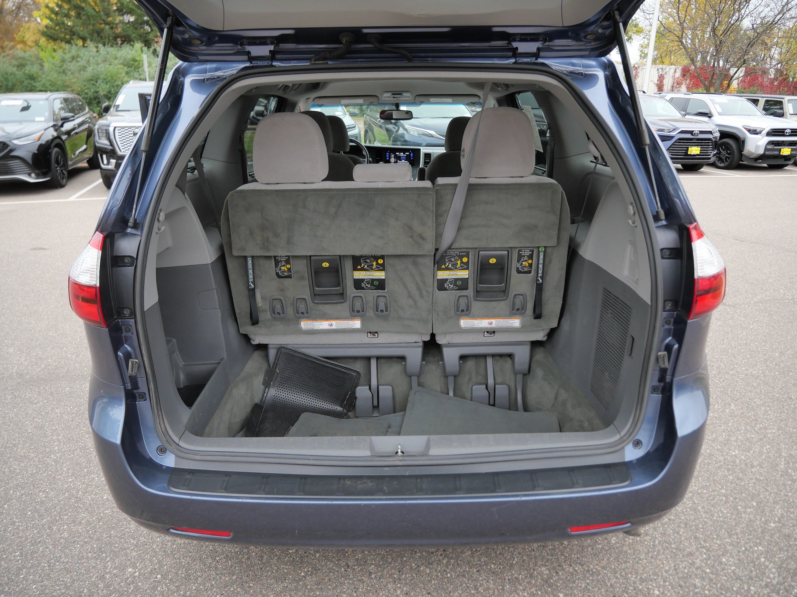 Used 2017 Toyota Sienna LE AWD/4WD image 18