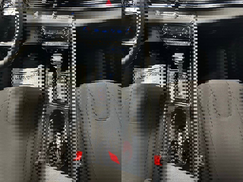 Used 2025 Hyundai Elantra SEL w/ Cargo Package image 36