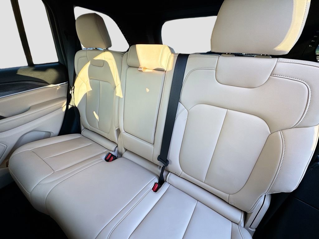 Used 2024 Jeep Grand Cherokee Limited image 22