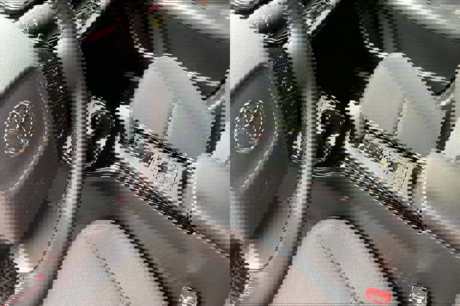 Used 2025 Toyota Prius Plug-In Hybrid image 16