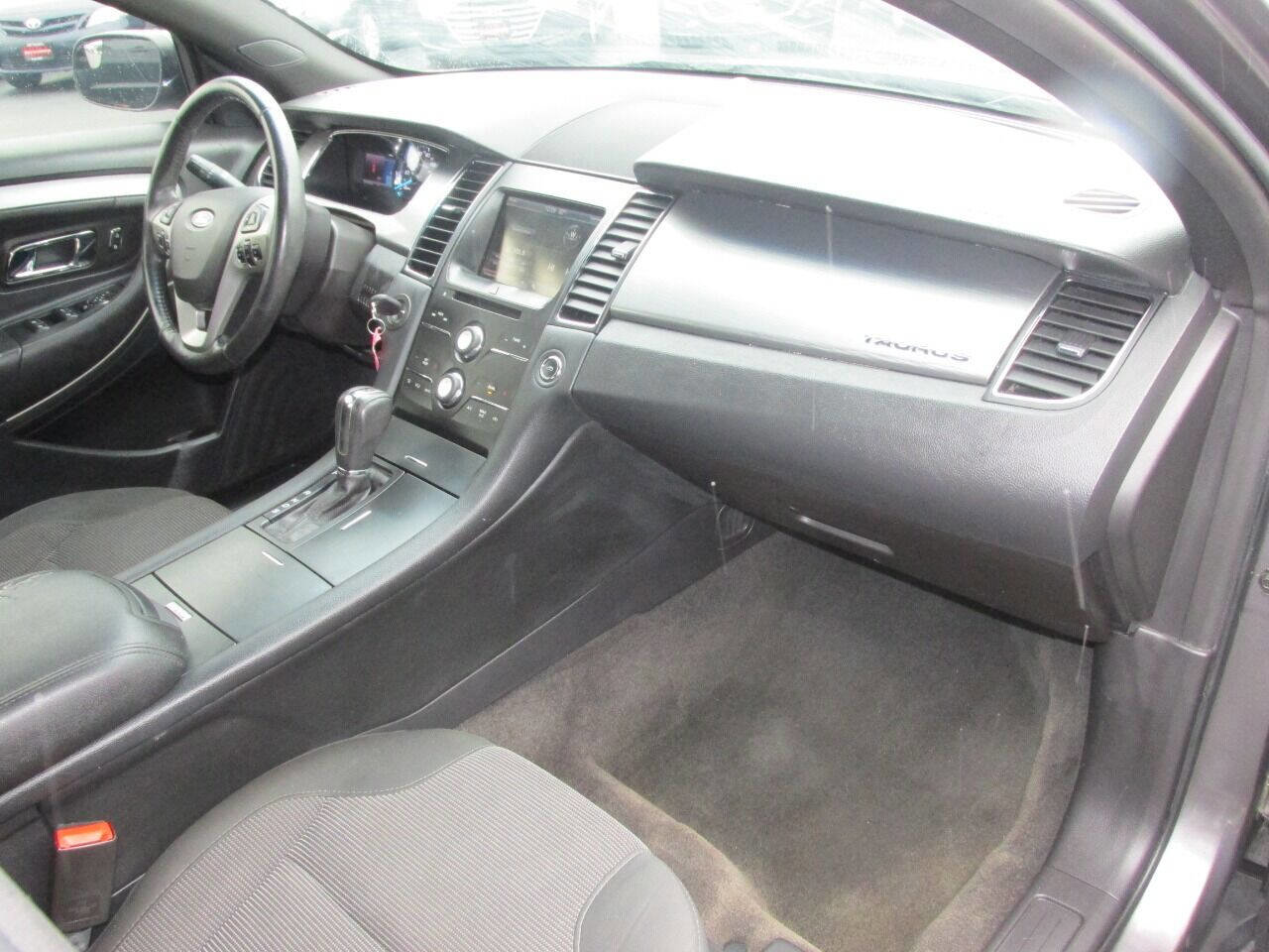 Used 2013 Ford Taurus SEL image 26