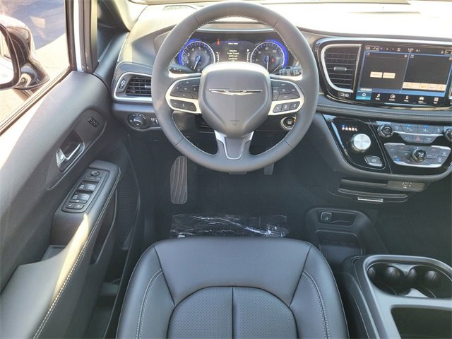 New 2026 Chrysler Pacifica Select image 13