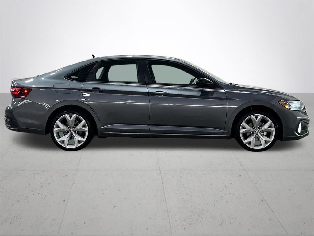 Used 2022 Volkswagen Jetta Sport FWD image 9