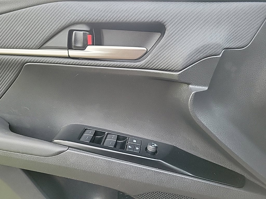 Used 2025 Toyota Camry SE FWD image 10