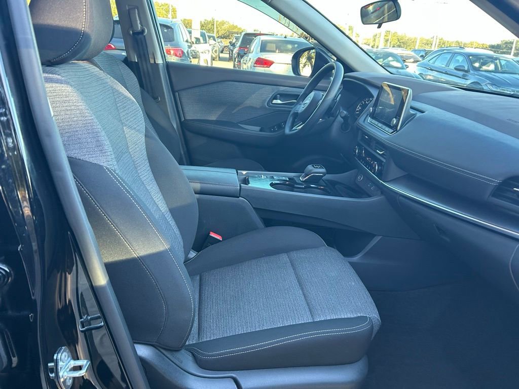 Used 2023 Nissan Rogue SV image 34