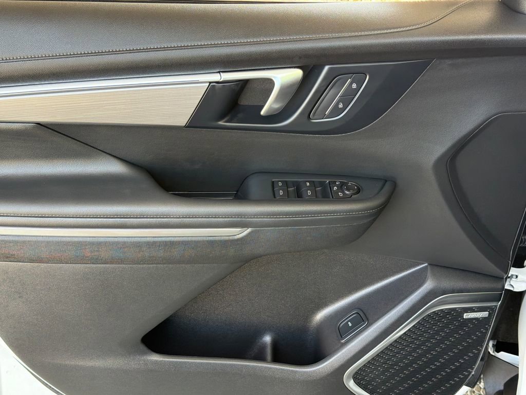 Used 2025 Buick Enclave Preferred image 3