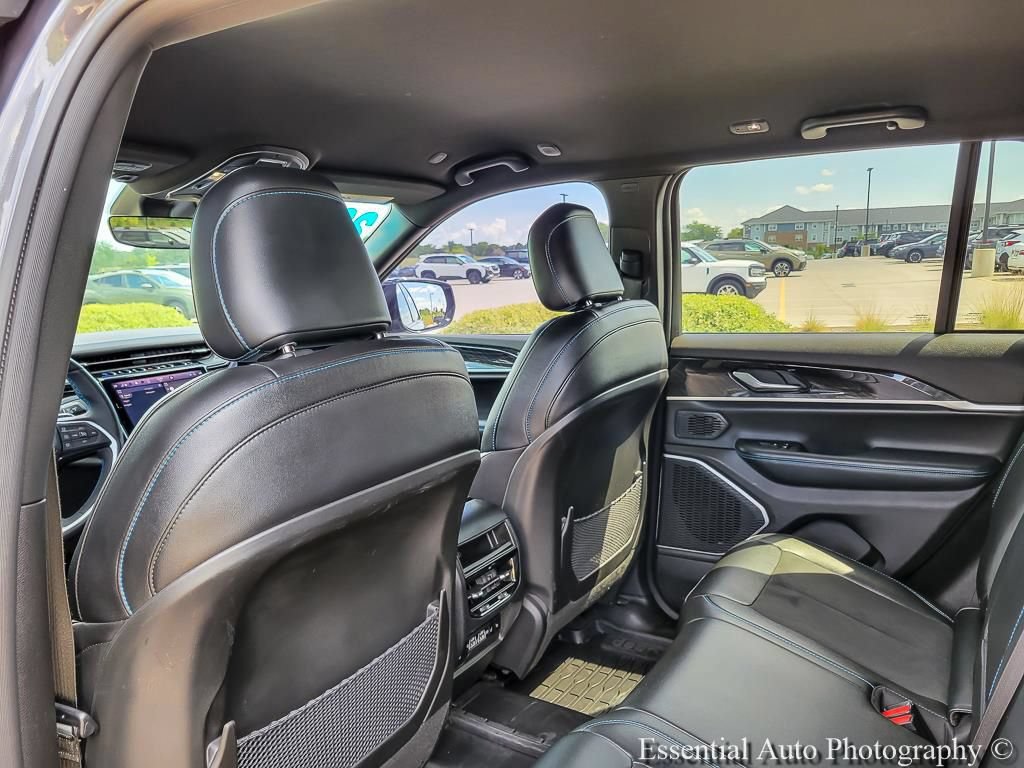 Used 2023 Jeep Grand Cherokee Trailhawk AWD/4WD image 11