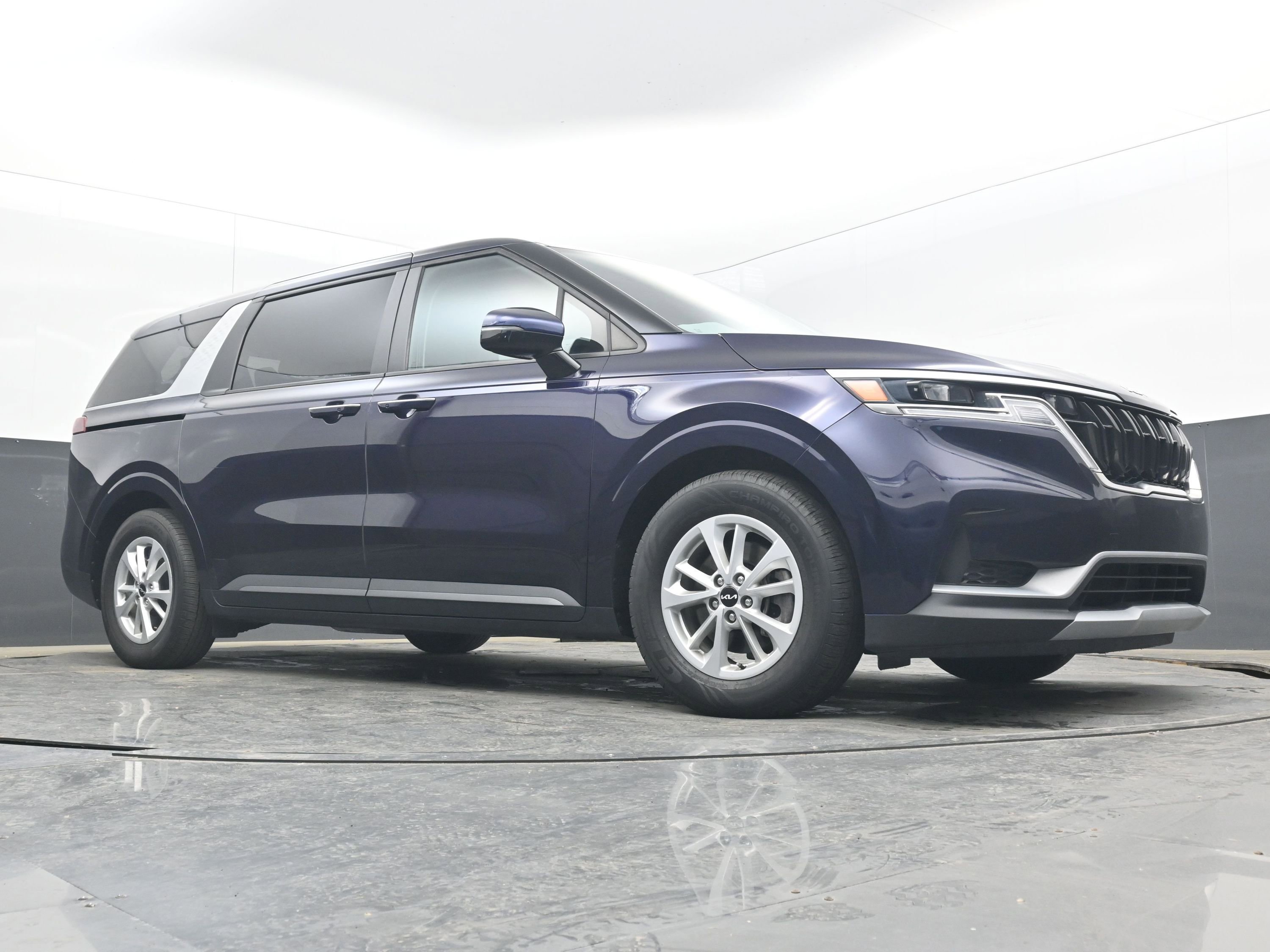 Used 2023 Kia Carnival LX image 21