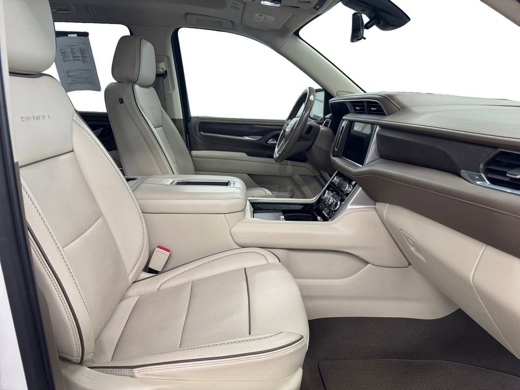 Used 2021 GMC Yukon Denali w/ Denali Premium Package image 17