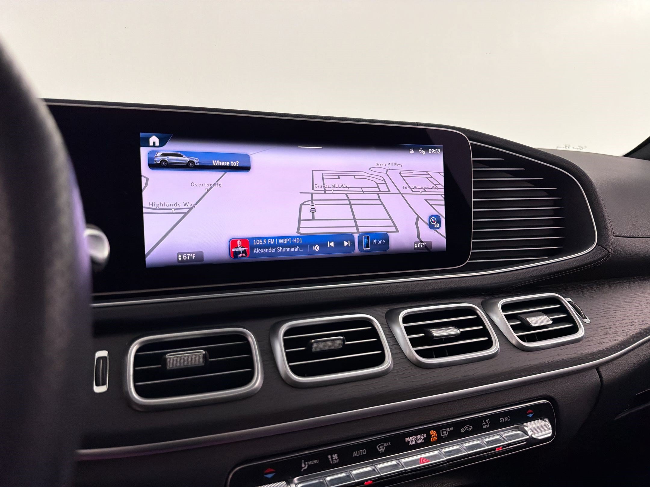 Used 2024 Mercedes-Benz GLS 450 4MATIC image 18
