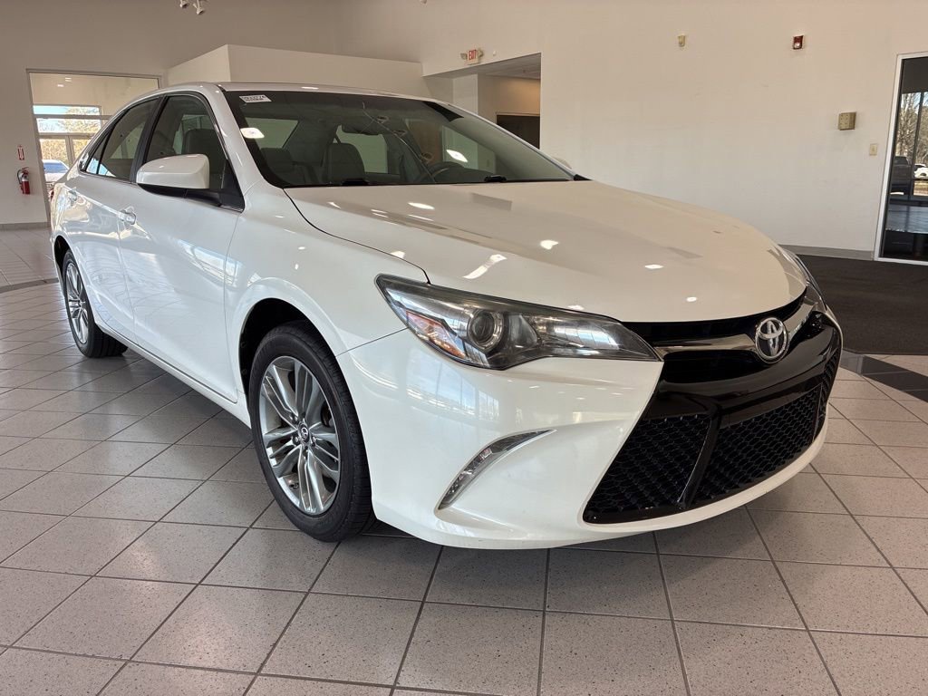 Used 2017 Toyota Camry SE w/ Moonroof Package