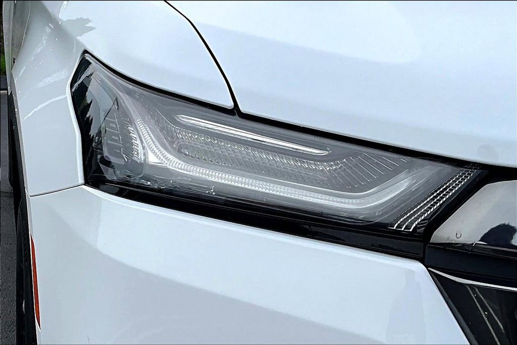 Used 2023 Chevrolet Traverse LT w/ Midnight/Sport Edition AWD/4WD image 32