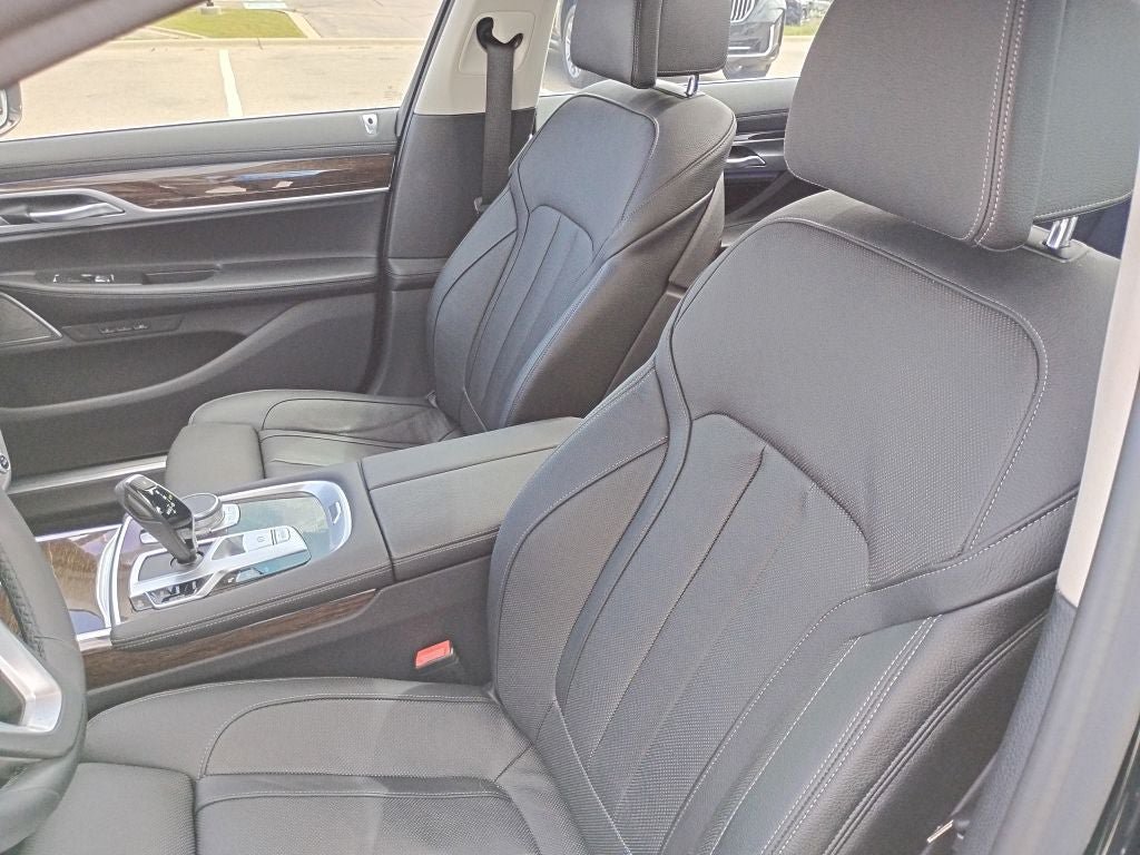 Used 2020 BMW 740i xDrive AWD/4WD image 13
