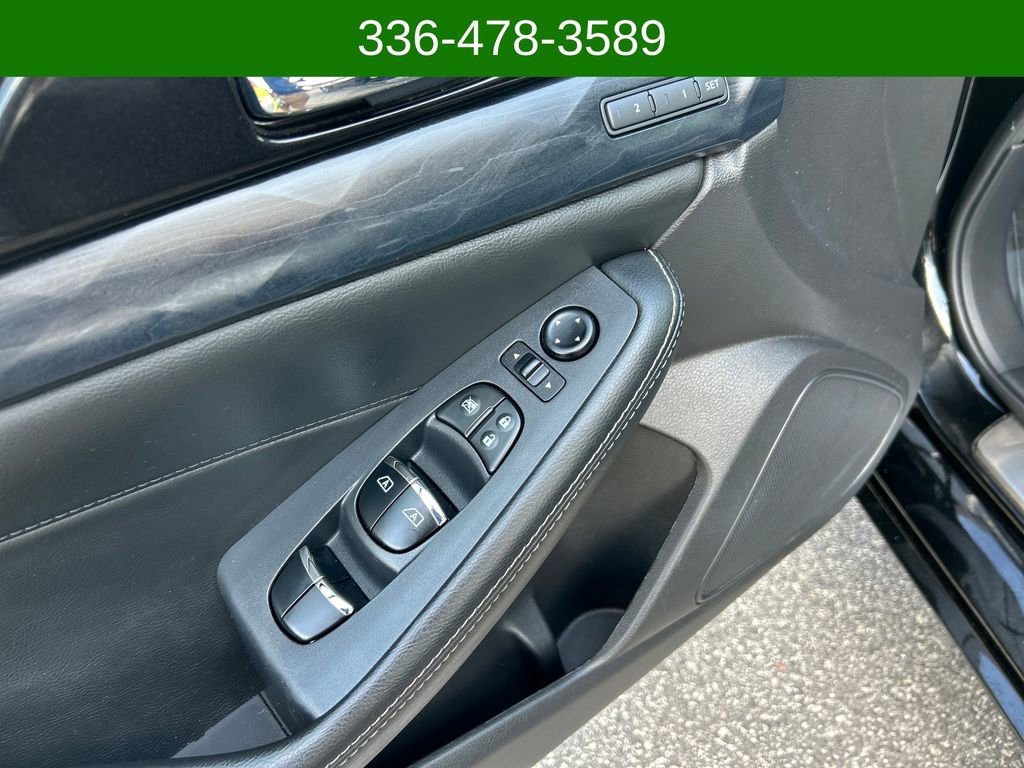 Used 2019 Nissan Maxima Platinum image 11