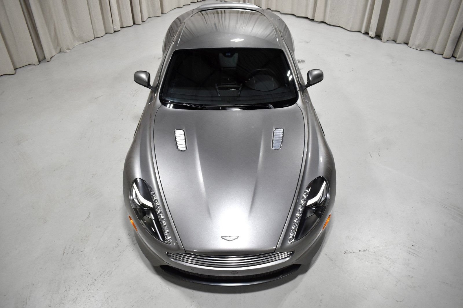 Used 2014 Aston Martin DB9 Coupe RWD image 8