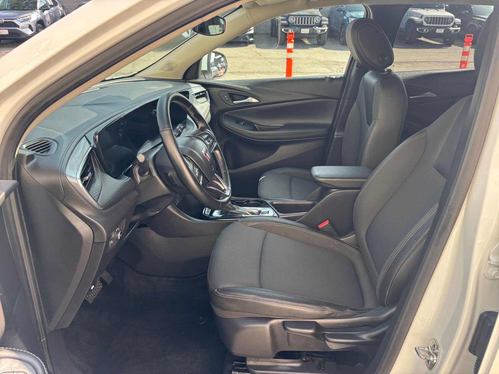 Used 2025 Buick Encore GX Preferred image 27