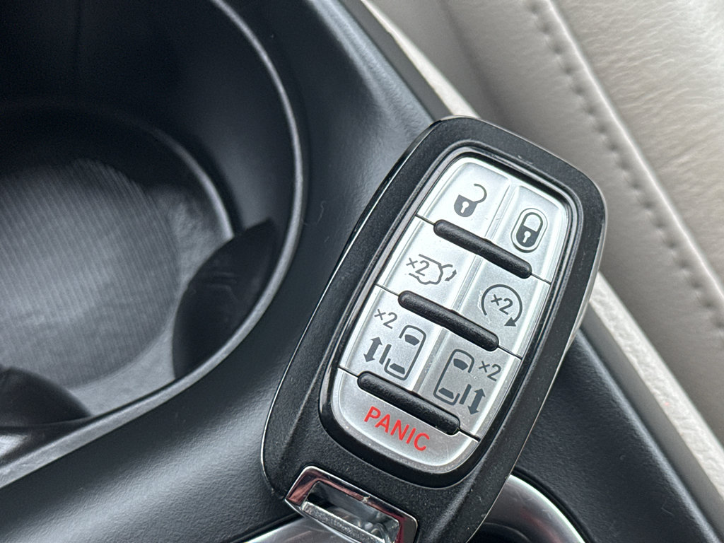 Used 2019 Chrysler Pacifica Touring-L Plus w/ Tire & Wheel Group FWD image 35