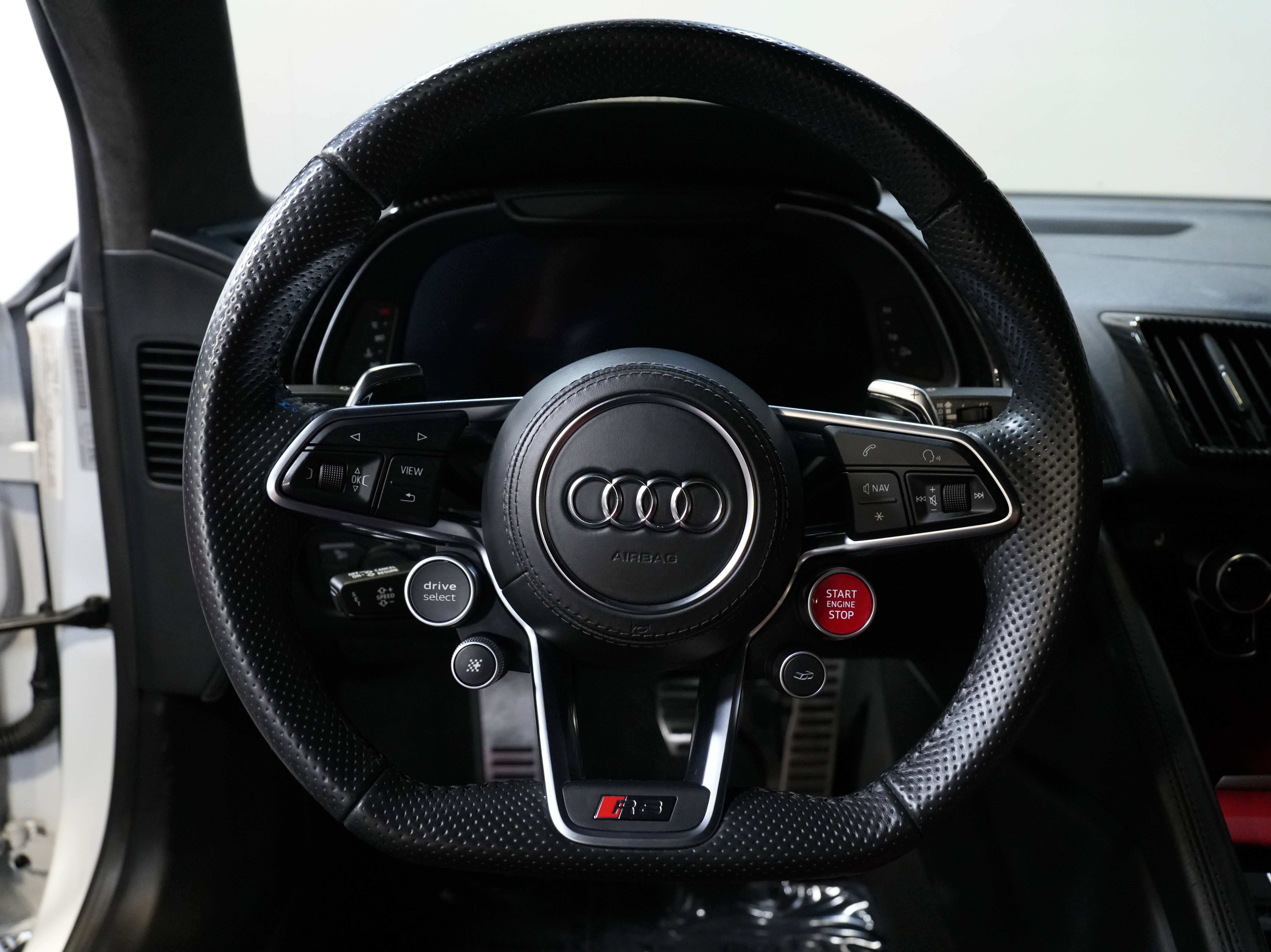 Used 2018 Audi R8 V10 plus image 32