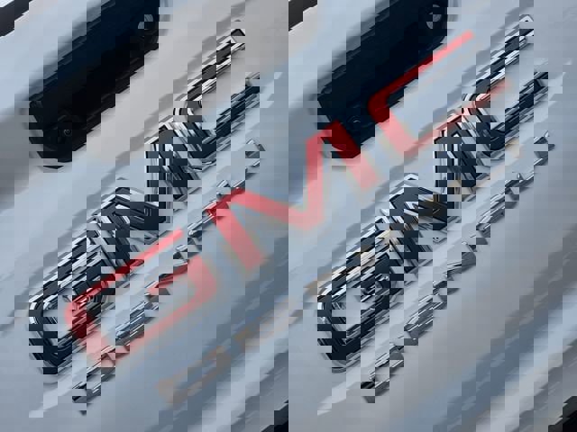 Used 2025 GMC Canyon Denali image 11