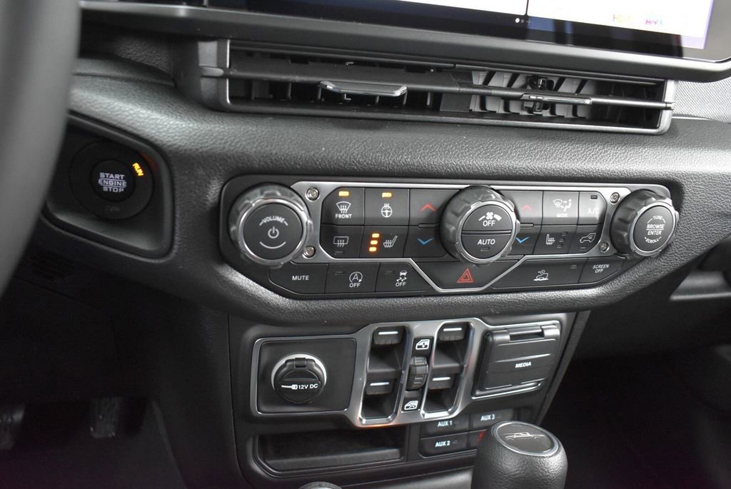 New 2026 Jeep Gladiator Sport AWD/4WD image 18