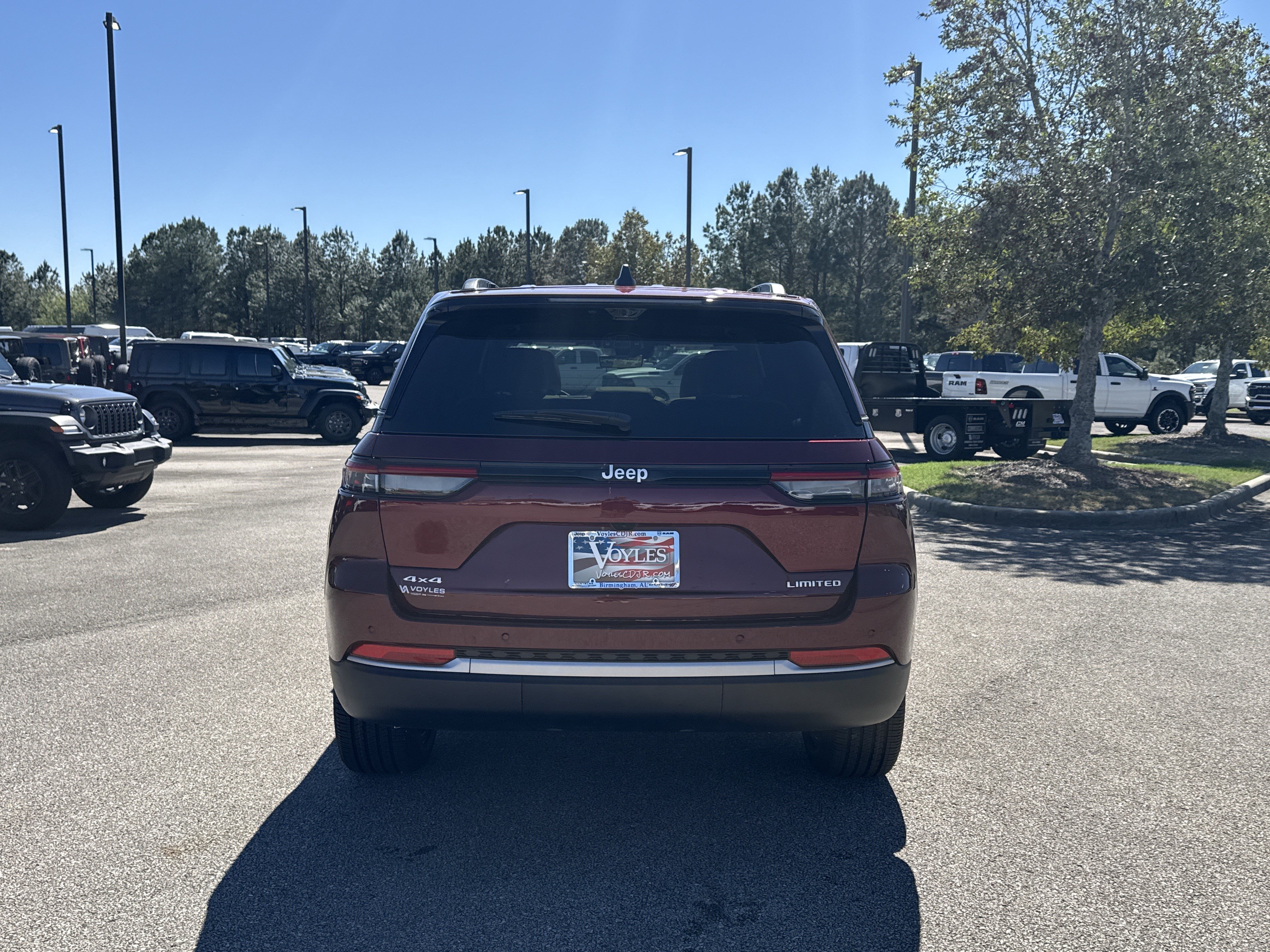 New 2026 Jeep Grand Cherokee Limited w/ Luxury Tech Group II AWD/4WD image 6