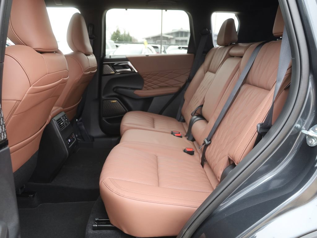 New 2025 Mitsubishi Outlander SEL image 32