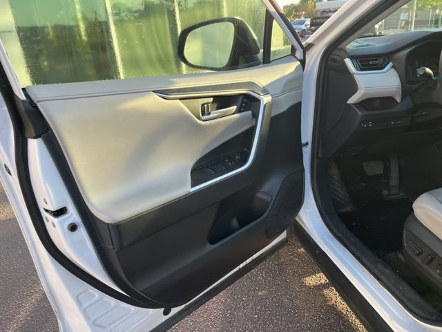 Used 2025 Toyota RAV4 Limited FWD image 5