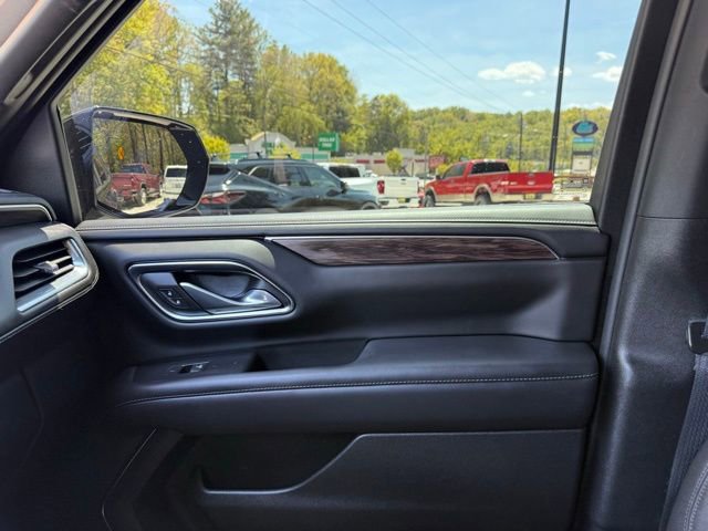 Used 2022 Chevrolet Tahoe Z71 w/ Luxury Package AWD/4WD image 47