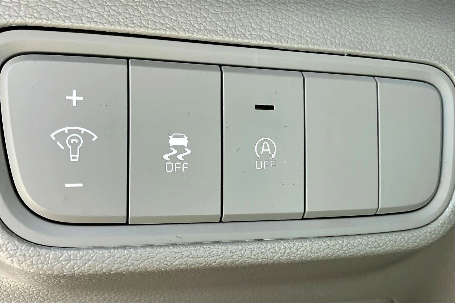 Certified 2025 Kia Soul LX w/ LX Technology Package image 32