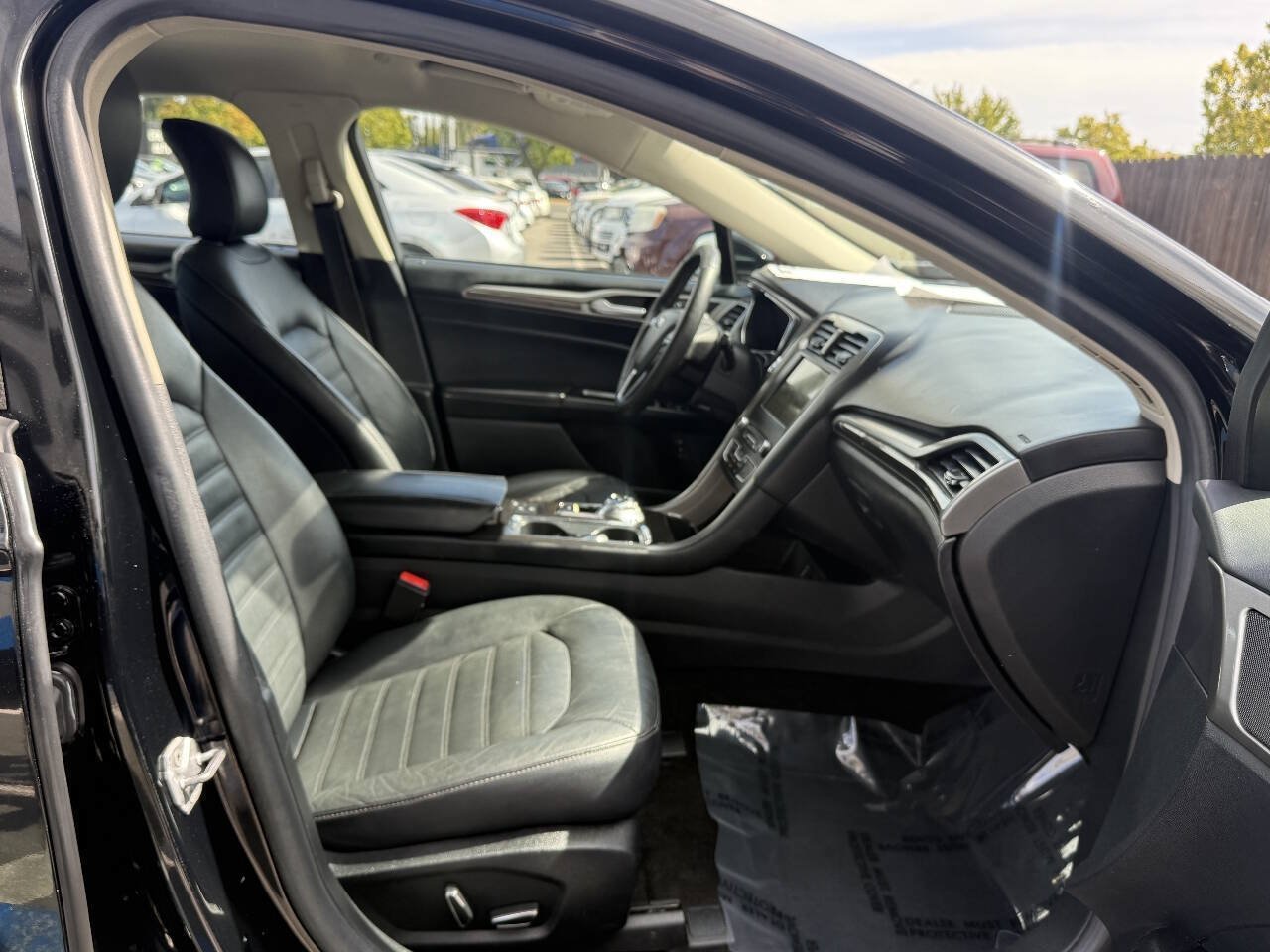 Used 2018 Ford Fusion SE w/ Equipment Group 602A FWD image 17