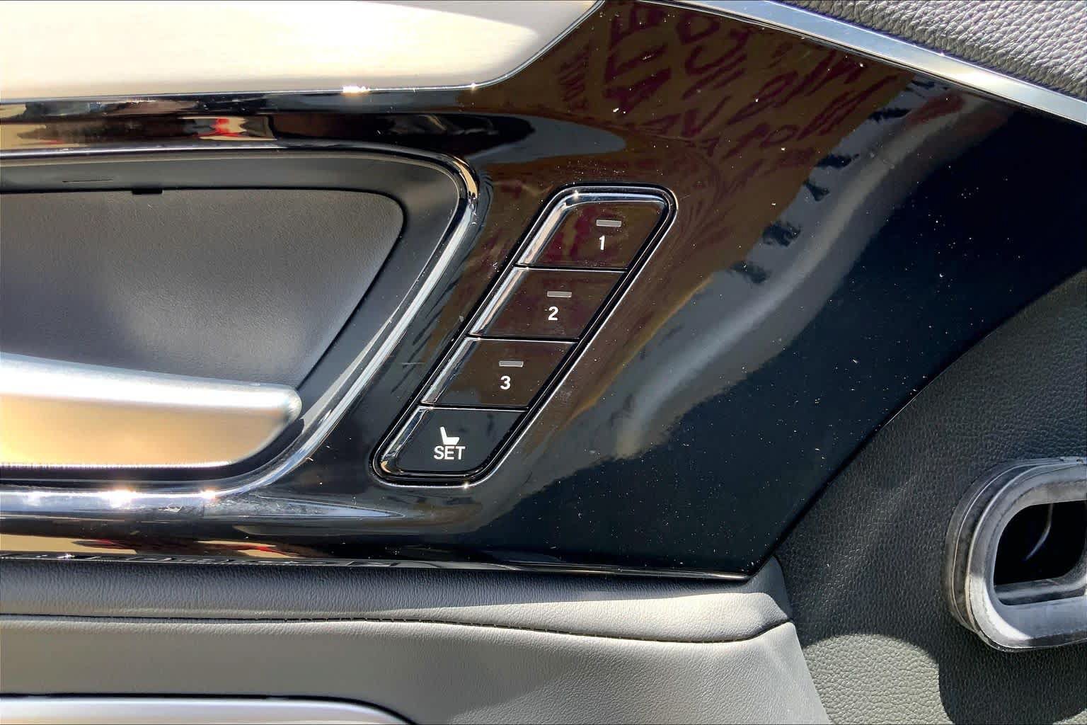 Used 2026 Acura MDX w/ Technology Package FWD image 32