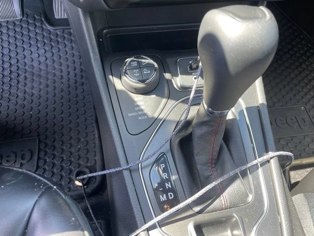 Used 2019 Jeep Cherokee Trailhawk w/ Comfort/Convenience Group AWD/4WD image 33