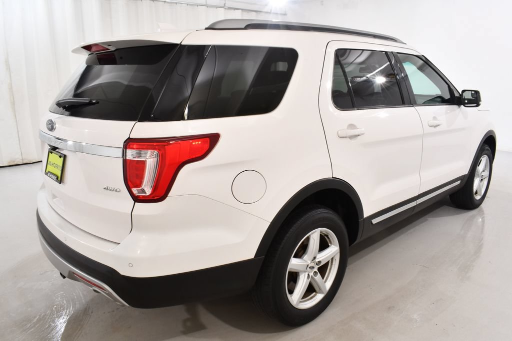 Used 2017 Ford Explorer XLT AWD/4WD image 11