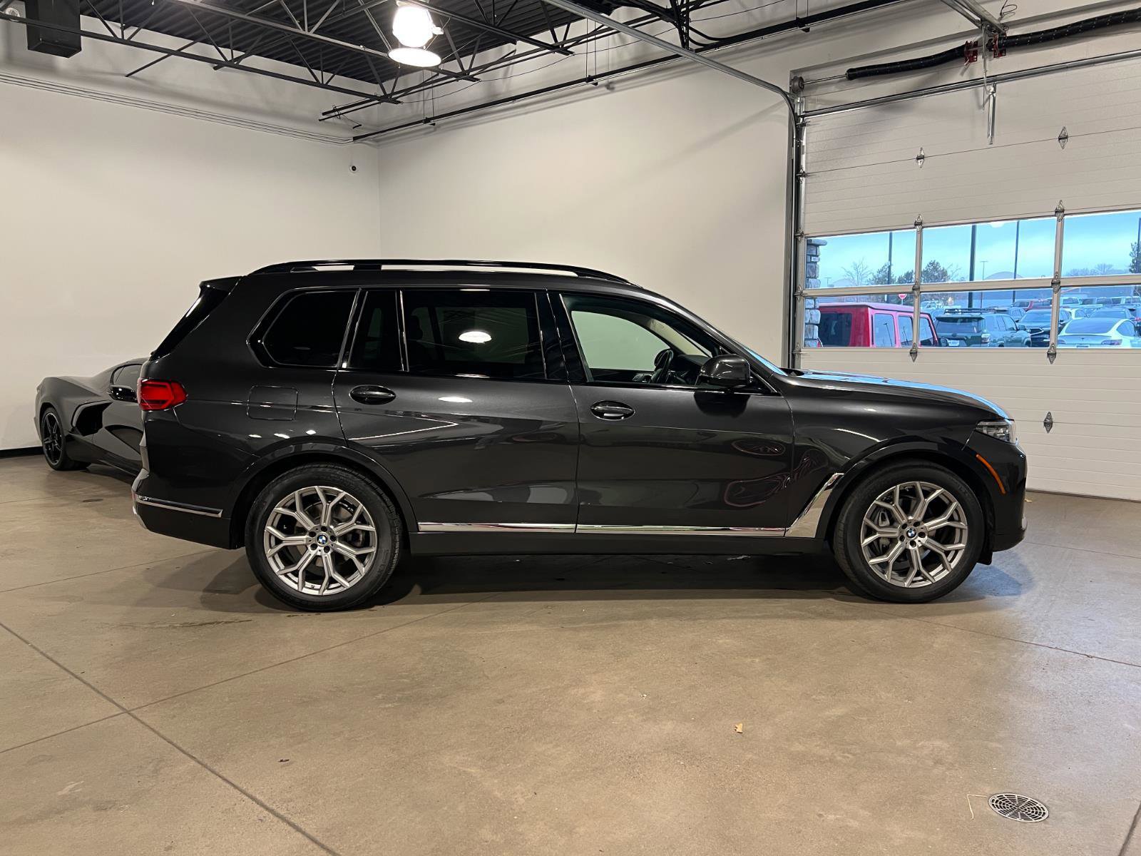 Used 2022 BMW X7 xDrive40i w/ Premium Package image 2