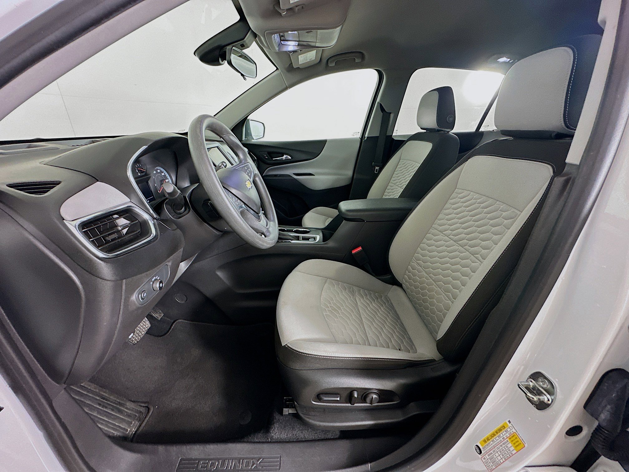 Used 2020 Chevrolet Equinox LS w/ LS Convenience Package AWD/4WD image 13